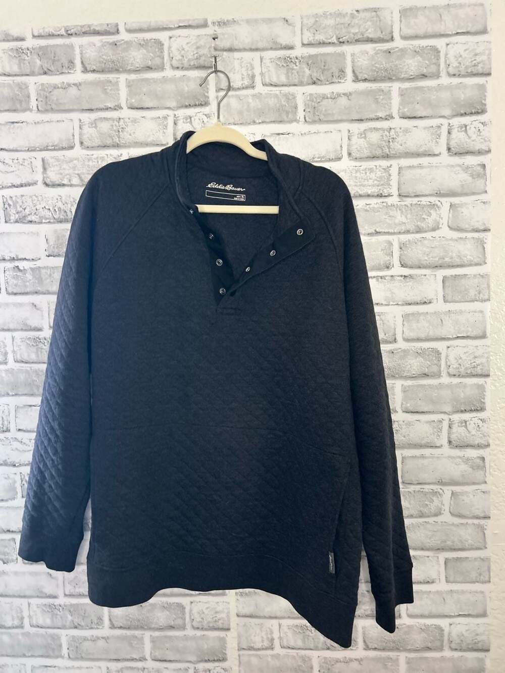 Eddie Bauer Men's Charcoal Quilted 1/4 Snap Henley Pullover